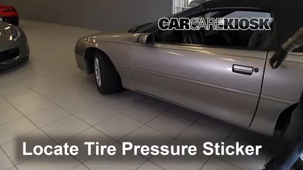 2002 Chevrolet Camaro 3.8L V6 Convertible Pneus et roues Vérifier la pression des pneus